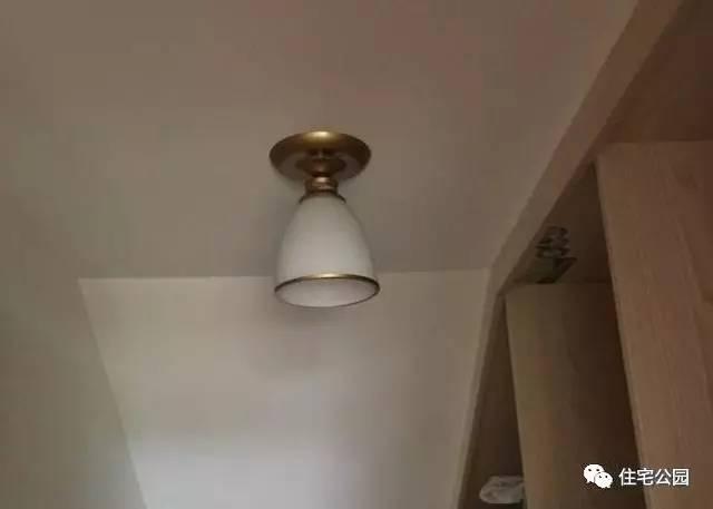 不顧家人阻攔硬是拆掉老宅，自建美式別墅，所有人都羨慕不已！