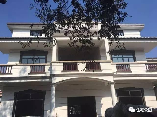 不顧家人阻攔硬是拆掉老宅，自建美式別墅，所有人都羨慕不已！