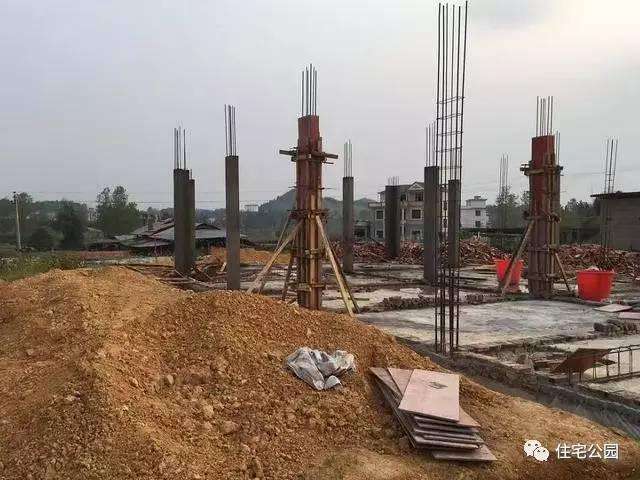 主體70萬自建三層雙拼框架別墅, 農(nóng)村施工隊一樣可以蓋出豪宅!