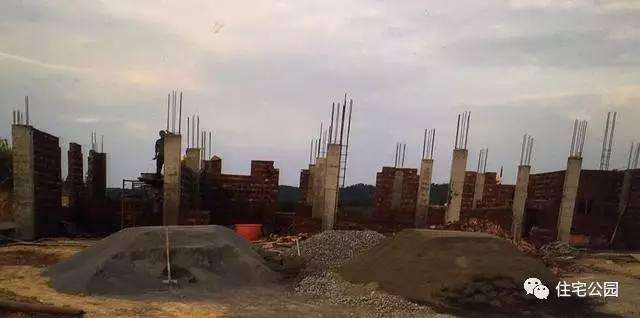 主體70萬自建三層雙拼框架別墅, 農(nóng)村施工隊一樣可以蓋出豪宅!