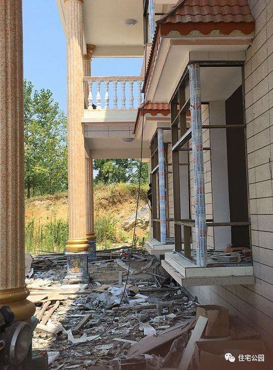 主體70萬自建三層雙拼框架別墅, 農(nóng)村施工隊一樣可以蓋出豪宅!