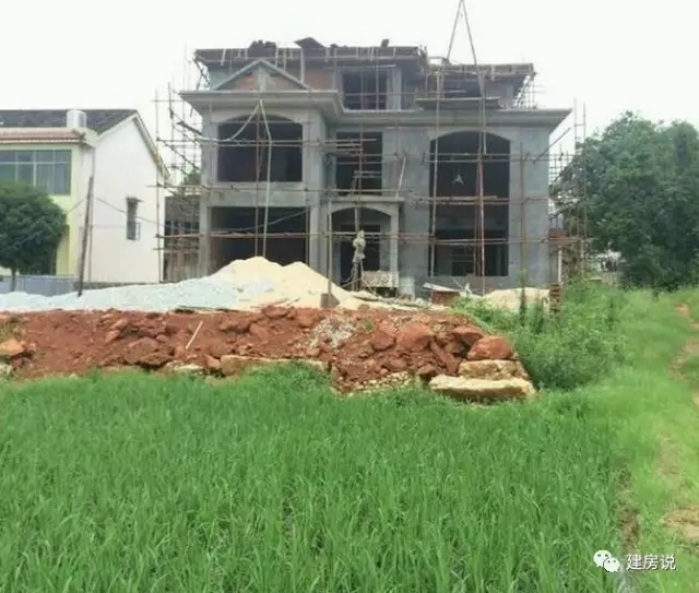 百萬自建三層農(nóng)村別墅設(shè)計方案，建成后是村里最好的！