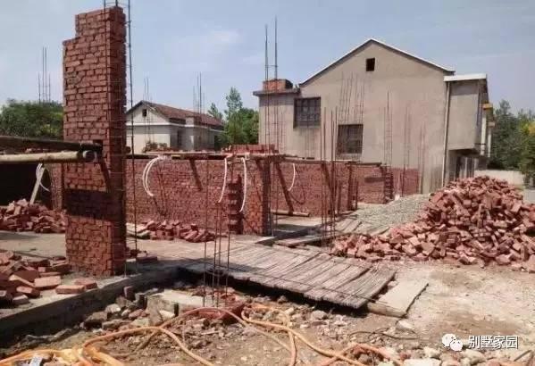 自建三層農(nóng)村別墅設(shè)計，主體30多萬，親你覺得值嗎？