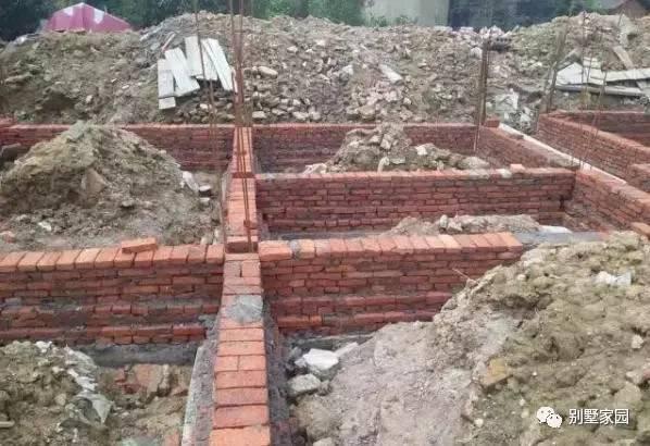 自建三層農(nóng)村別墅設(shè)計，主體30多萬，親你覺得值嗎？