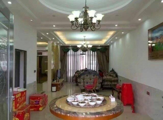 公公花50萬(wàn)蓋別墅，城里媳婦看完美滋滋