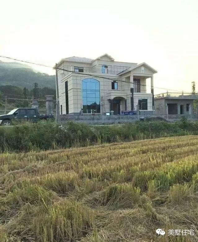 回老家買地自建別墅，被別人罵人少錢多，建完后都不吭聲了