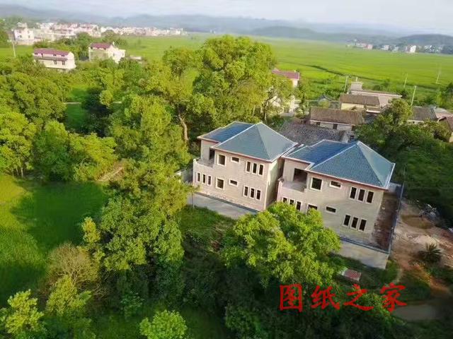 農(nóng)村兄弟自建雙拼別墅實景圖，全村都拍手叫好