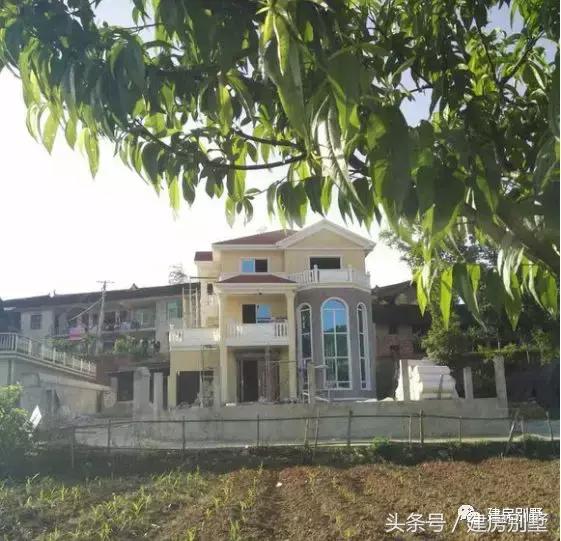 實(shí)拍農(nóng)村三層經(jīng)典別墅實(shí)景圖，美極了