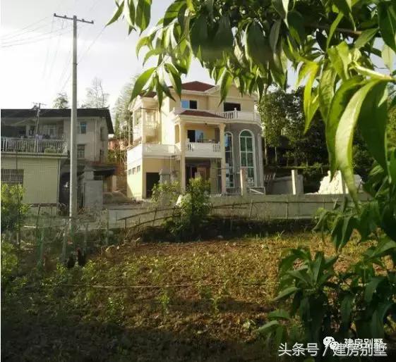 實(shí)拍農(nóng)村三層經(jīng)典別墅實(shí)景圖，美極了