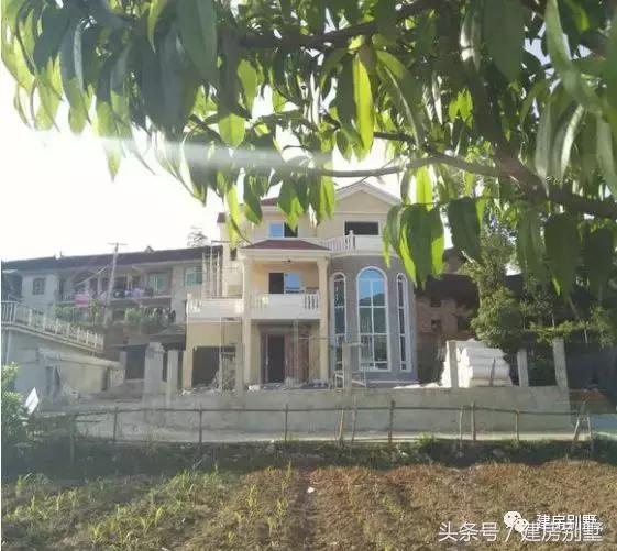 實(shí)拍農(nóng)村三層經(jīng)典別墅實(shí)景圖，美極了