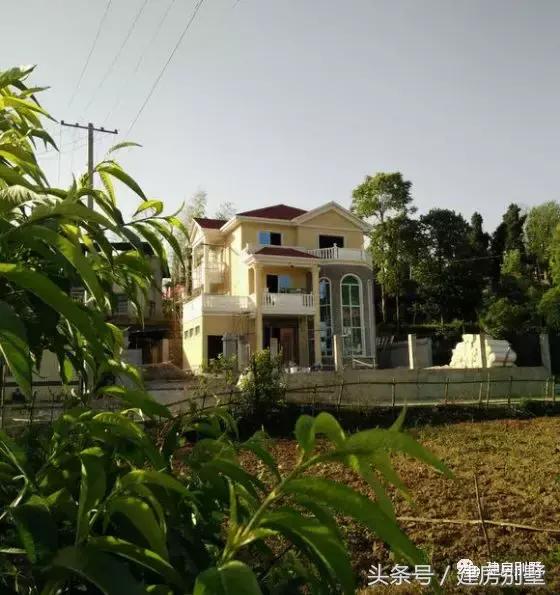 實(shí)拍農(nóng)村三層經(jīng)典別墅實(shí)景圖，美極了