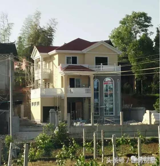 實(shí)拍農(nóng)村三層經(jīng)典別墅實(shí)景圖，美極了