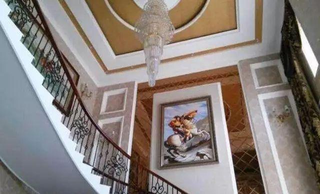 千萬別瞧不起農(nóng)村人，看農(nóng)村男友加的大別墅