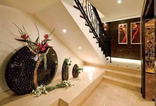 自建別墅好看的樓梯設(shè)計(jì)，好樓梯讓住宅提升一個(gè)檔次