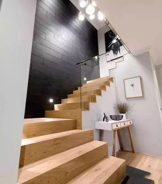 自建別墅好看的樓梯設(shè)計(jì)，好樓梯讓住宅提升一個(gè)檔次