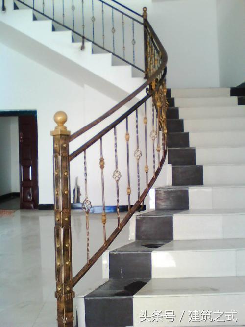 樓梯裝修是先貼石材板還是先安扶手？