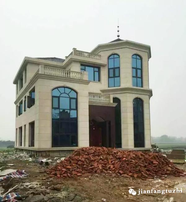 14x14米三層獨(dú)棟農(nóng)村歐式別墅設(shè)計(jì)方案，附建好的照片