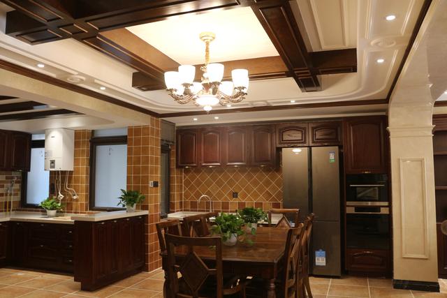 美式別墅豪宅裝修設(shè)計方案圖片，還帶小院子