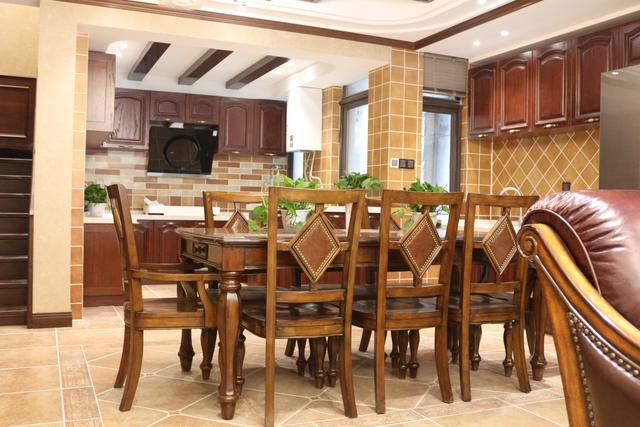 美式別墅豪宅裝修設(shè)計方案圖片，還帶小院子