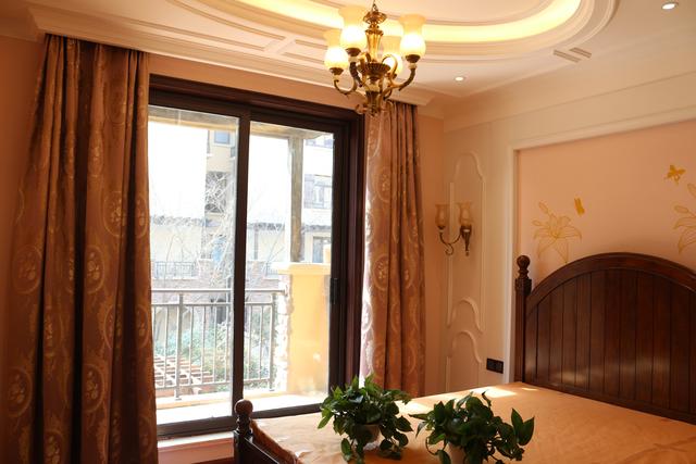 美式別墅豪宅裝修設(shè)計方案圖片，還帶小院子