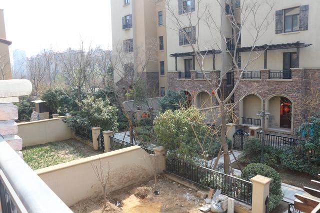 美式別墅豪宅裝修設(shè)計方案圖片，還帶小院子