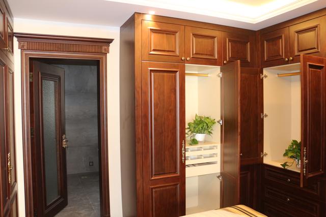 美式別墅豪宅裝修設(shè)計方案圖片，還帶小院子