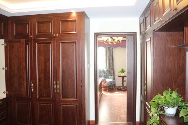 美式別墅豪宅裝修設(shè)計方案圖片，還帶小院子