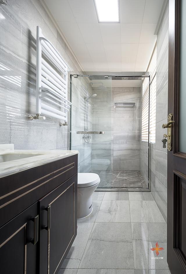 中式與現(xiàn)代結(jié)構(gòu)三層復(fù)式別墅裝修案例實(shí)拍，漂亮