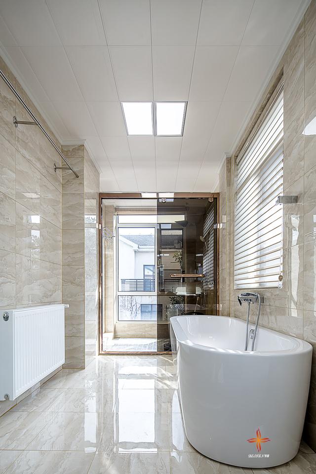 中式與現(xiàn)代結(jié)構(gòu)三層復(fù)式別墅裝修案例實(shí)拍，漂亮