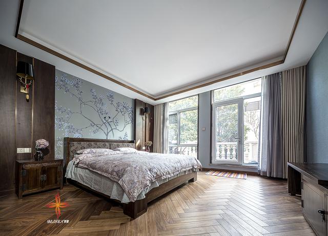 中式與現(xiàn)代結(jié)構(gòu)三層復(fù)式別墅裝修案例實(shí)拍，漂亮