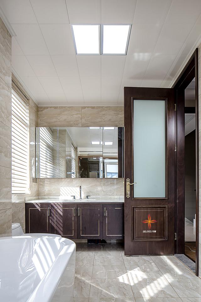 中式與現(xiàn)代結(jié)構(gòu)三層復(fù)式別墅裝修案例實(shí)拍，漂亮