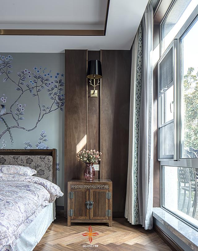 中式與現(xiàn)代結(jié)構(gòu)三層復(fù)式別墅裝修案例實(shí)拍，漂亮