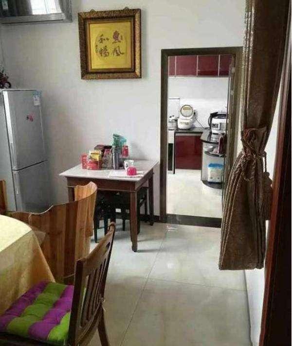 農(nóng)村自建造型好看的三層別墅，堪比百萬豪宅，裝修就是不咋地