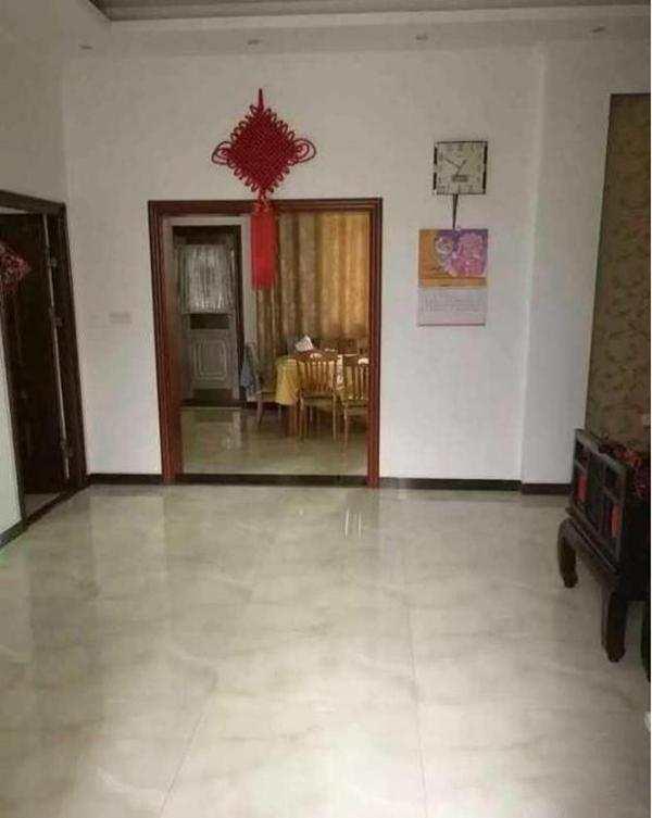 農(nóng)村自建造型好看的三層別墅，堪比百萬豪宅，裝修就是不咋地