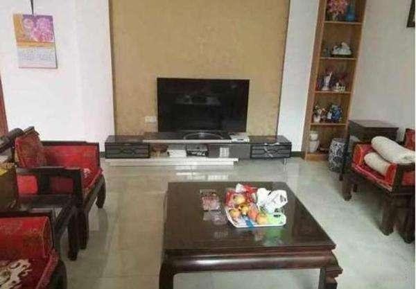 農(nóng)村自建造型好看的三層別墅，堪比百萬豪宅，裝修就是不咋地