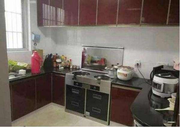 農(nóng)村自建造型好看的三層別墅，堪比百萬豪宅，裝修就是不咋地