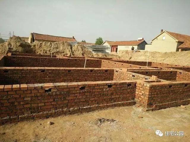 農(nóng)村自建輕鋼別墅，造價1000每平，磚混真的要被取代嗎？