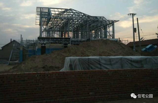 農(nóng)村自建輕鋼別墅，造價1000每平，磚混真的要被取代嗎？