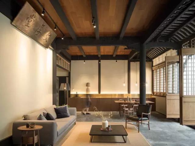 中式帶庭院別墅實(shí)拍，白墻黛瓦，古香古色