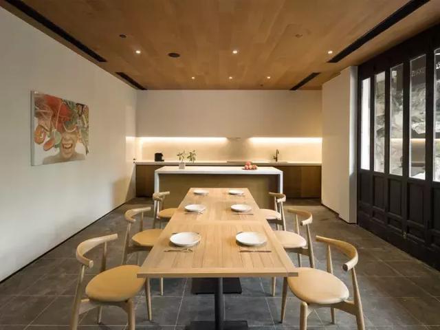 中式帶庭院別墅實(shí)拍，白墻黛瓦，古香古色