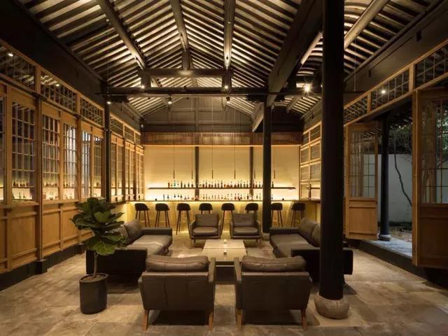 中式帶庭院別墅實(shí)拍，白墻黛瓦，古香古色