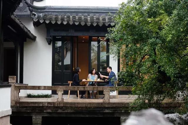 中式帶庭院別墅實(shí)拍，白墻黛瓦，古香古色