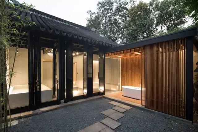 中式帶庭院別墅實(shí)拍，白墻黛瓦，古香古色