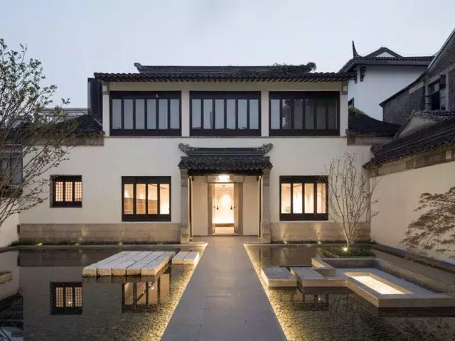 中式帶庭院別墅實(shí)拍，白墻黛瓦，古香古色