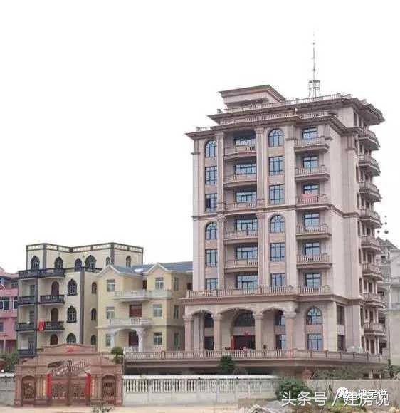 十棟已完工的別墅實景圖片，豪華氣派