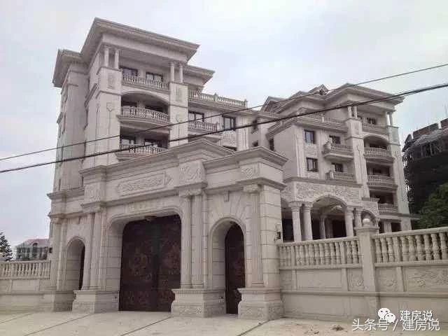 十棟已完工的別墅實景圖片，豪華氣派