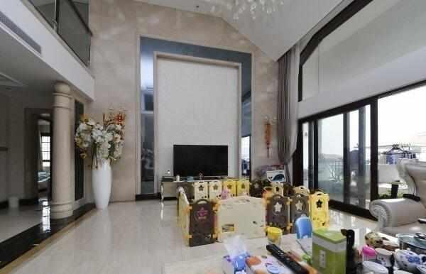 300平兩層別墅豪宅裝修實(shí)景照片，簡(jiǎn)單但不簡(jiǎn)約