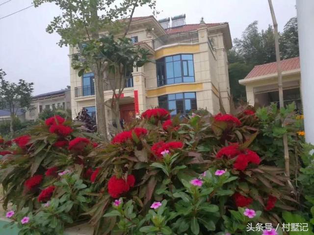 2棟高端三層豪宅設(shè)計(jì)圖，附方案和建成實(shí)景圖