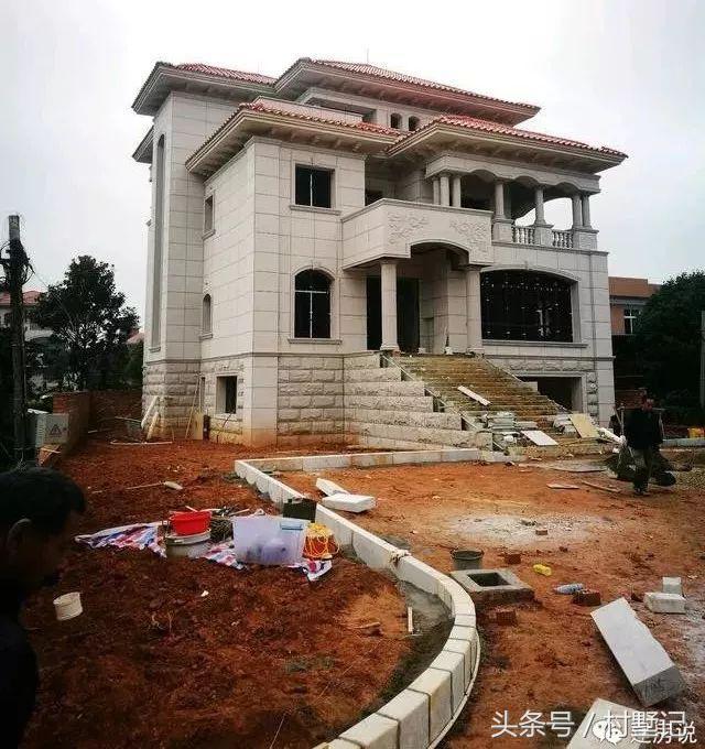 別墅實景照片圖和效果圖對比，看完肯定得給施工隊點贊