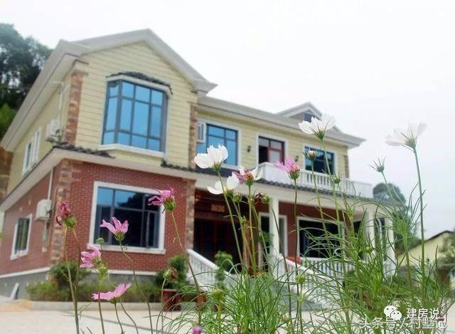 別墅實景照片圖和效果圖對比，看完肯定得給施工隊點贊